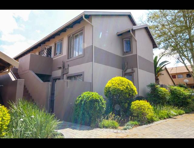 2 BEDROOM APARTMENT FOR SALE IN THATCHFIELD